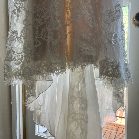 Floravere Wedding Sample Dress Designed in Los Angeles - Picture 8 of 16